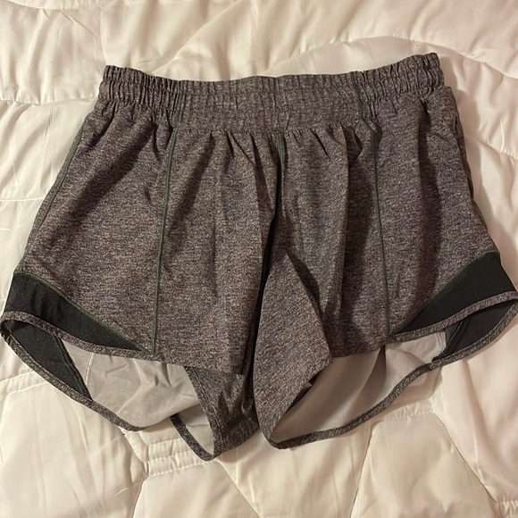 Grey lululemon hotty hot shorts - Picture 1 of 3